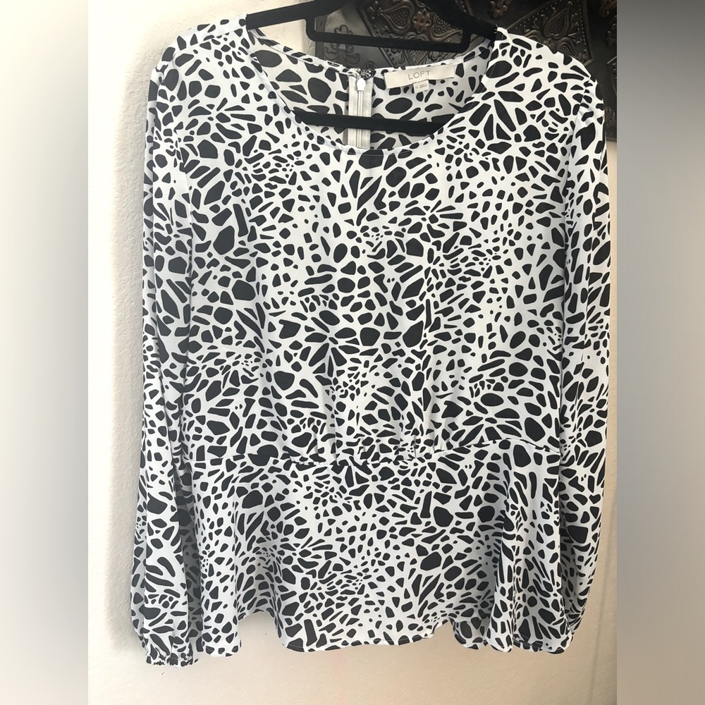 Loft size 10 black and white